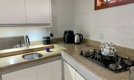 Casa 4 Dormitórios sendo um térreo, 2 Salas, cozinha planejada, deck parte superior, 300 mts Praia.
