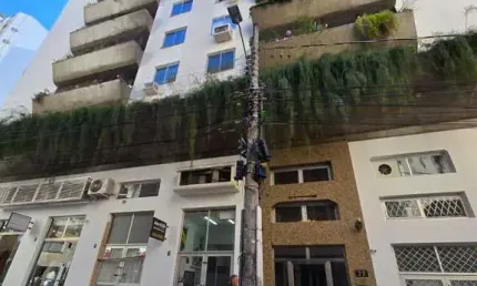 Loja térrea no coroção do centro histórico com 42mts