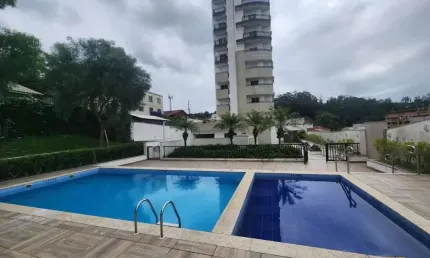 Apartamento 2 dorms com suíte, duas vagas, sacada com churrasqueira pertinho da ufsc