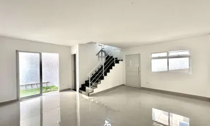 Sobrado para Venda em Curitiba, Xaxim, 3 dormitórios, 1 suíte, 4 banheiros, 2 vagas