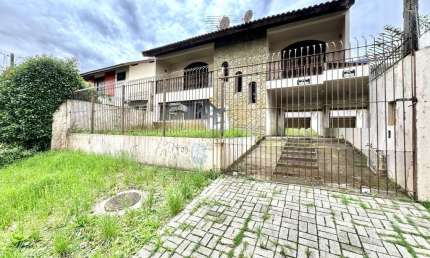 Casa para Venda em Curitiba, Santa Quitéria, 4 dormitórios, 1 suíte, 3 banheiros, 8 vagas