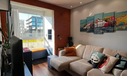 Apartamento semi-mobiliado 02 dormitórios sendo 1 suíte