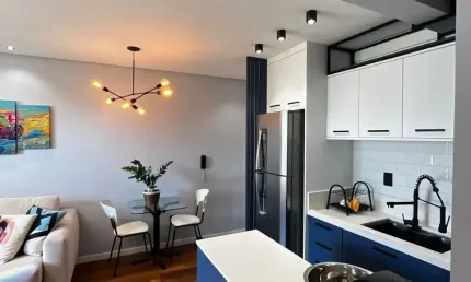Apartamento semi-mobiliado 02 dormitórios sendo 1 suíte