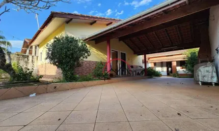 Casa com 3 quartos à venda na Rua Quatorze, 150, Centro, Peruíbe