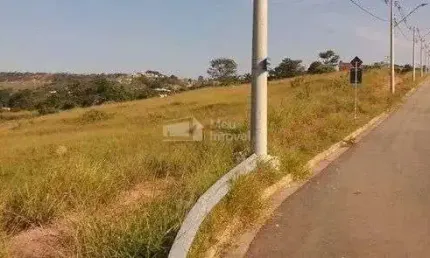 Terreno, 72.600 m², no Sta. Cecília II, em São José dos Campos-SP.