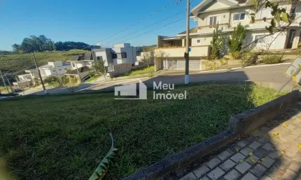 Terreno de esquina com 347m² no Cond. Residencial Mantiqueira-SJC-Venda
