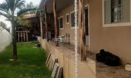 Casa no Jardim Santa Herminia com Piscina e quintal