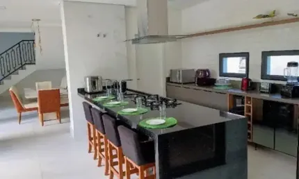 Linda Casa alto  padrão com 358m² de construção-1000m²de terreno-4 suites Cond. Residencial Santa Barbara