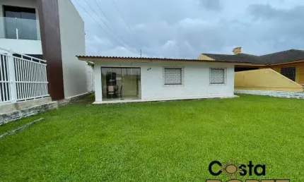 Casa na av da plataforma próximo ao mar em tramandaí