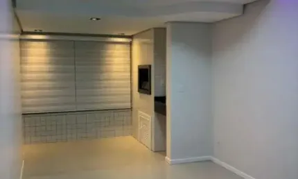 Apartamento mobiliado com elevador e box no centro de tramandaí