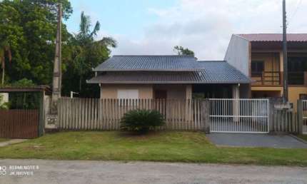 BELÍSSIMA CASA PRÓXIMA DO MAR, A VENDA NO BALNEÁRIO PRINCESA DO MAR/ITAPOÁ