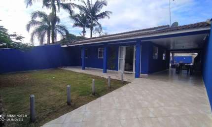 CASA COM PISCINA E PRÓXIMA DO MAR, A VENDA NO BALNEÁRIO BRASÍLIA/ITAPOÁ SC