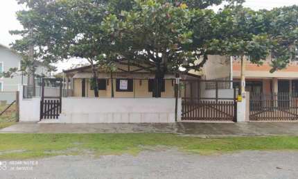 CASA ACONCHEGANTE PRÓXIMA DO MAR, PARA LOCAÇÃO PÔR TEMPORADA EM ITAPOÁ-SC