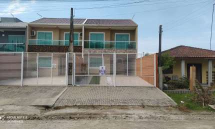 BELÍSSIMO SOBRADO COM PISCINA, PARA LOCAÇÃO PÔR DIÁRIA, EM ITAPOÁ SC