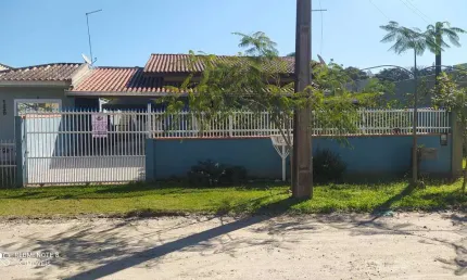 CASA COM PISCINA, A VENDA EM EXCELENTE LOCALIZAÇÃO,NO BALN.ITAPOÁ/ITAPOA-SC
