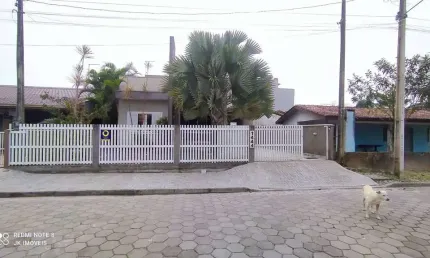 Magnífica casa com piscina, a venda no balneário brasília - itapoá sc