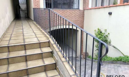 Ótimo sobrado reformado com 459m² de área construída, ótima localização - R$ 2.980.000,00
