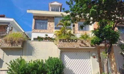 Sobrado a venda | 300m² | 3 suítes | 6 banheiros | 6 vagas