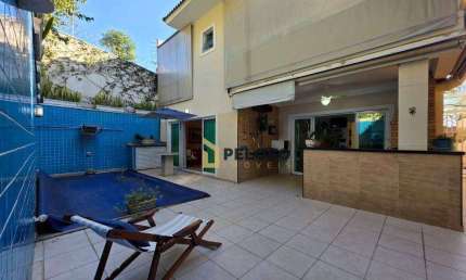 Sobrado à venda | 330m² | 4 dormitórios | 2 suítes | 8 vagas | Tremembé - São Paulo/SP