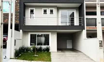 Sobrado à venda no bairro Cidade Industrial - Curitiba/PR