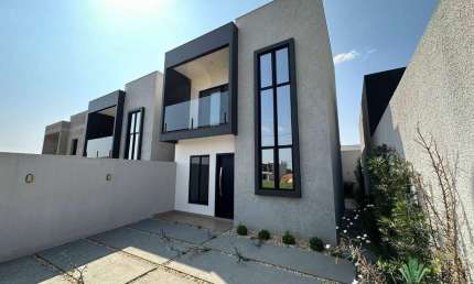 Sobrado com 2 Suítes + 1 Quarto à venda, 115 m² por R$ 600.000 - Universitário - Cascavel/PR