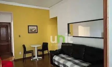 2 quartos, sala, cozinha, 2 banheiros, área de serviço e 1 vaga de garagem na escritura.