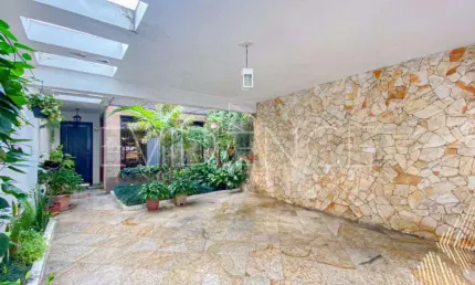 Casa à venda em localização privilegiada no miolo do Anália Franco com 177 m²