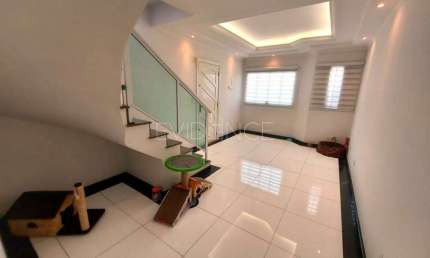 Sobrado com 121 m² para venda e locação no bairro Vila Mafra ao lado do Parque Ceret
