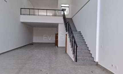 ALUGA-SE Salão Comercial  com 280m², no bairro da Vila Matilde, com mezanino 1 banheiro PNE