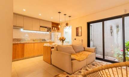 Sobrado Espaçoso - Ideal para Uso Residencial e Comercial - 500 m²