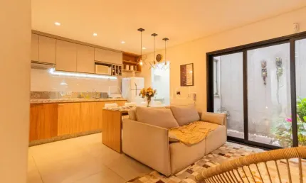 Sobrado Espaçoso - Ideal para Uso Residencial e Comercial - 500 m²