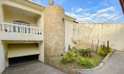 Casa Assobradada com Piscina/Churrasqueira!! 450 m²
