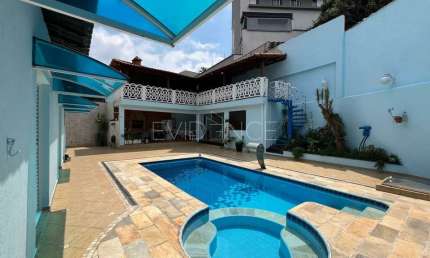 Casa com piscina e churrasqueira no bairro Vila Formosa - 600 m²