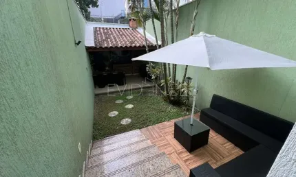 Casa assobradada à venda no Tatuapé com 3 suítes, 4 vagas - 227 metros