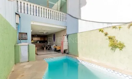 Casa à venda com 4 dormitórios, piscina e churrasqueira!