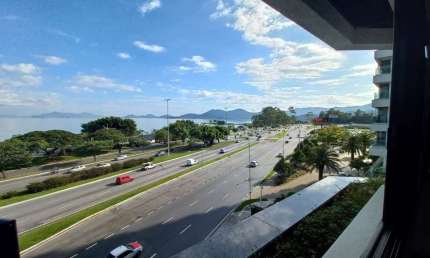 Apartamento amplo com fantástica vista para o mar na Beira-Mar Norte