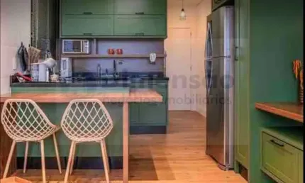 Studio 100% mobiliado (PORTEIRA FECHADA) e com vaga de garagem