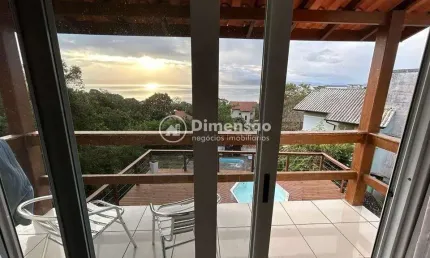Casa à Venda 4 dormitórios ( Sendo 2 Suítes)- Bairro Cacupé