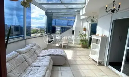 Ótimo apto de 2 dormitórios, sendo 1 suíte, bem pertinho da UFSC, com 2 vagas .
