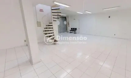 Ampla loja térrea, localizada na Trindade, Florianópolis com 2 vagas de garagem