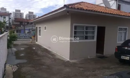 Casa com 3 quartos à venda na Rua Manoel Marques Júnior, Serraria, São José