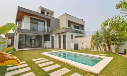 Casa de Alto Padrão no Condomínio Porto da Costa na Lagoa da conceição
