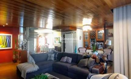 Vendo cobertura Duplex no centro. Com 360m² privativo, 3 vagas de garagem.