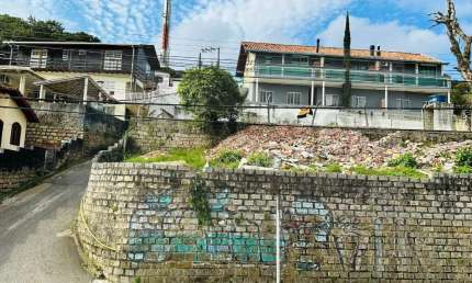 Terreno à Venda na Costeira do Pirajubaé, Florianópolis!