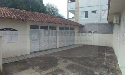 Casa com 1 suíte e mais 3 quartos e edícula no Pantanal