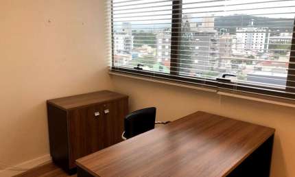 Sala comercial com 3 salas para alugar na Rua Santa Luzia, Trindade, Florianópolis