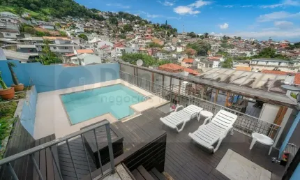 AGRONÔMICA - Casa à venda com 4 quartos (suíte), piscina em Florianópolis, SC