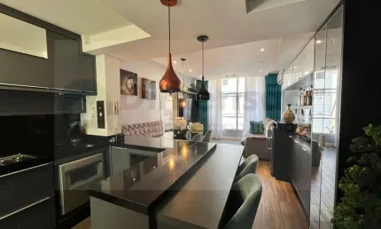 Apartamento totalmente reformado na Beira Mar Norte