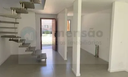 Casa de 3 quartos em condomínio fechado a 250m da praia