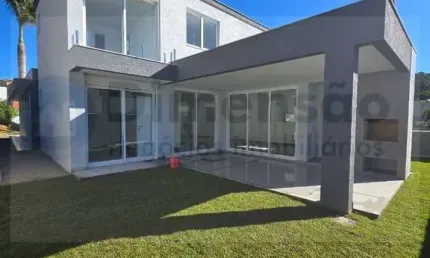 Casa alto padrão em condomínio fechado com 4 suítes na Cachoeira do Bom Jesus